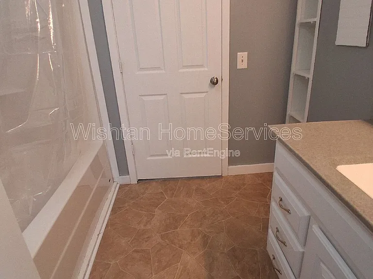 701 N E St — Photo 21