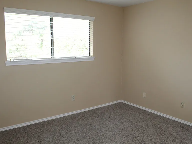 4037 Leon Dr — Photo 17