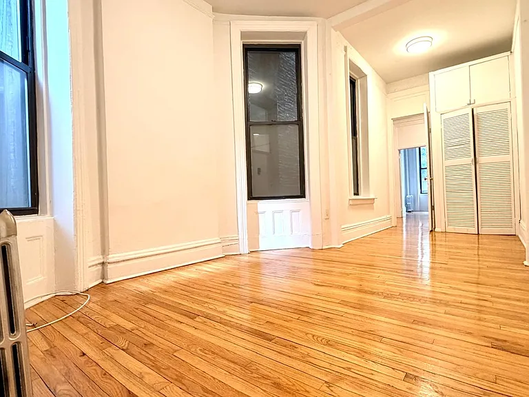 314 E 84th St #1 — Photo 4