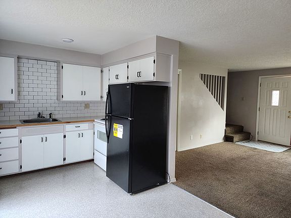 3rd image of 950 Juniper St Unit 950-5