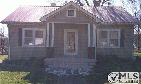 1st image of 844 Hustonville St