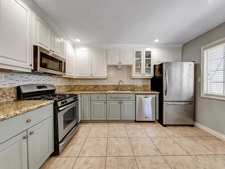 961 Florence St — Photo 2