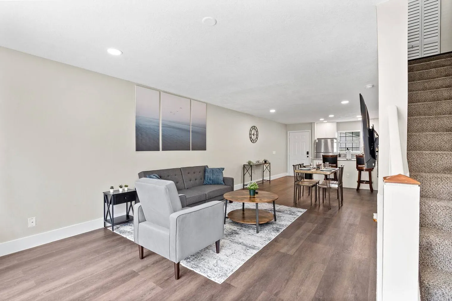 2 bed, 2.0 bath, 13131 sqft, $4,199 — Photo 1