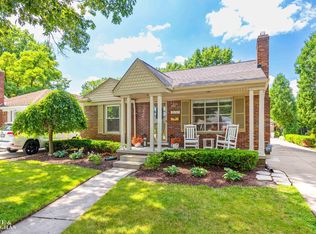 2137 Stanhope St, Grosse Pointe Woods, MI 48236