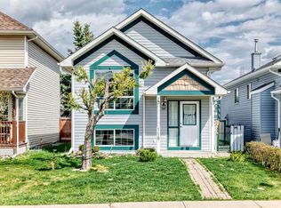 118 W Bridleridge Way SW, Calgary, AB T2Y 4K8