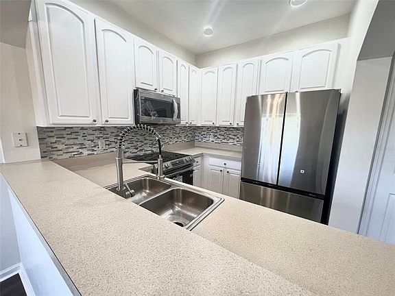 4th image of 10417 Park Commons Dr
