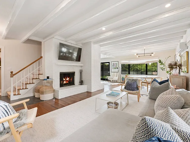 64 Hedges Ln — Photo 2