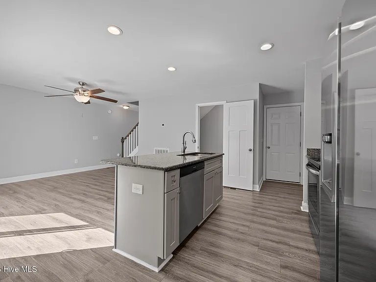 645 S Gaines St — Photo 28