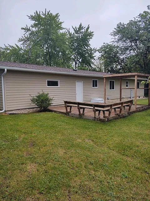 725 Country Ln — Photo 3
