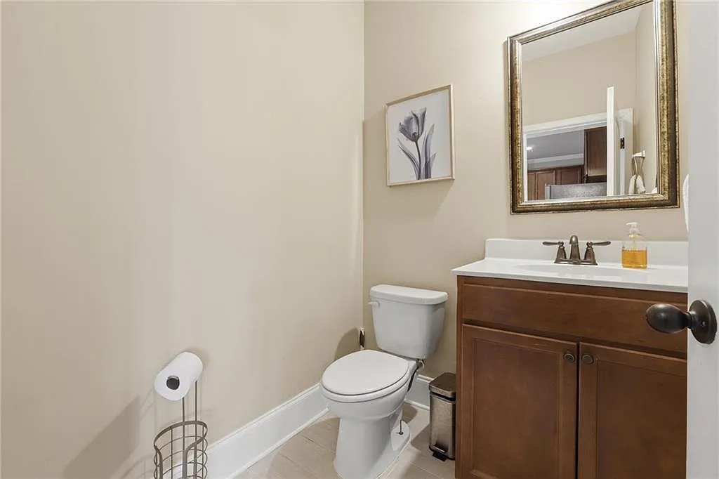 4 bed, 3.5 bath, 2402 sqft, $2,500 — Photo 4