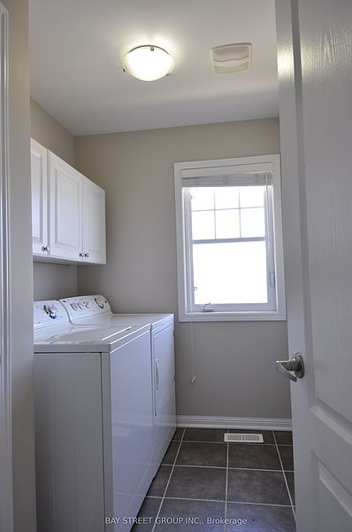 Oakville Townhouse for rent - 3 Bedrooms — photo 8