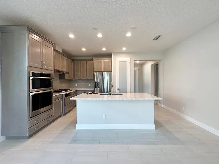 10716 Klee Ave — Photo 8