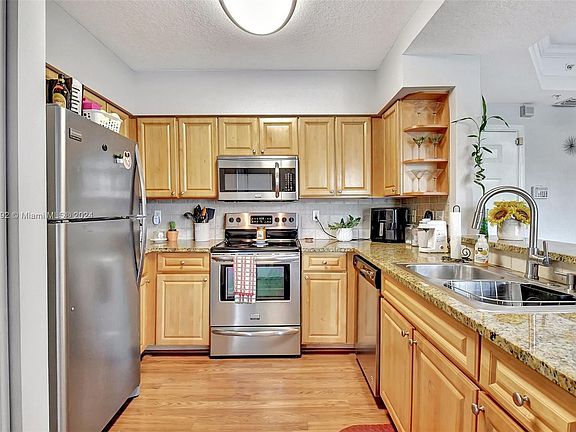5th image of 2016 Alta Meadows Ln APT 712