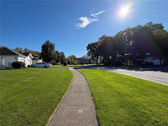 5th image of 22 Courtshire Ln