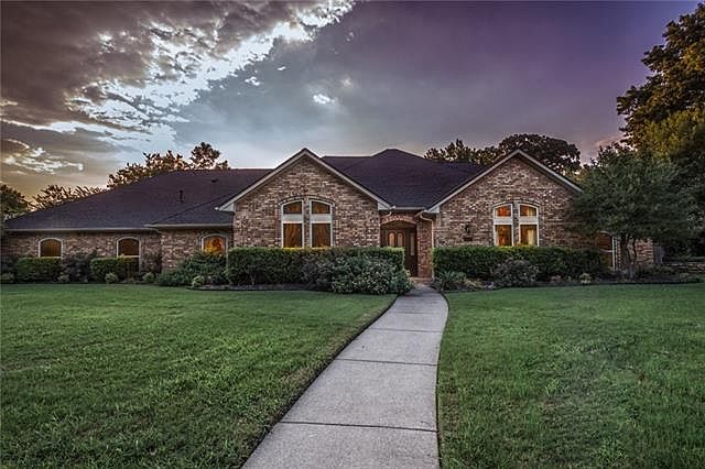 1st image of 200 Villawood Cir