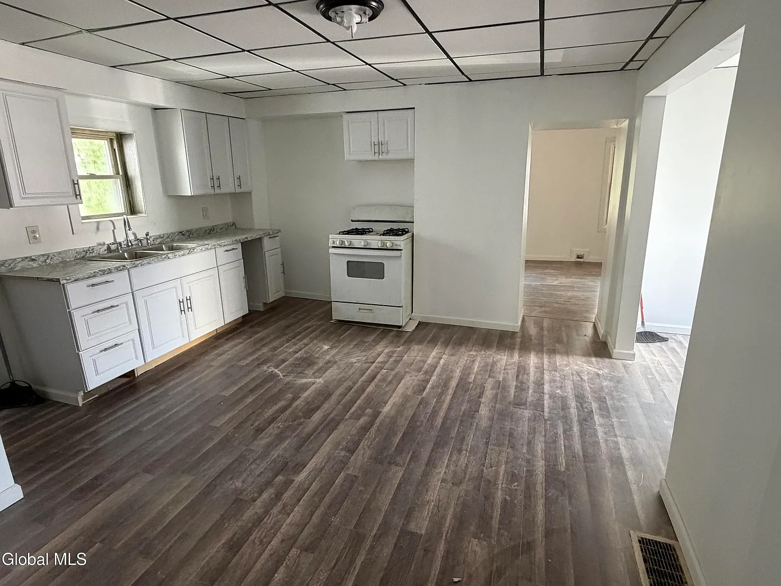 2 bed, 1038 sqft, $1,800 — Photo 3