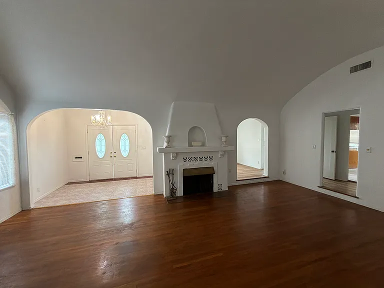 122 E Linda Vista Ave — Photo 3
