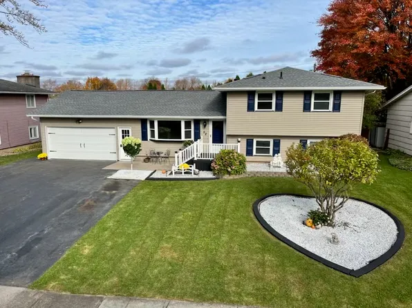 52 Valencia Dr, Rochester, NY 14606