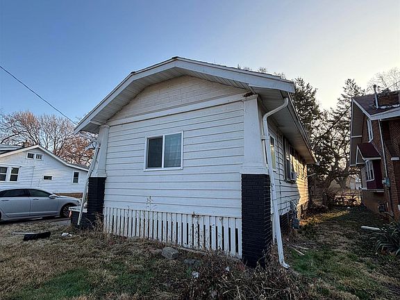 5th image of 1800 N Machin Ave