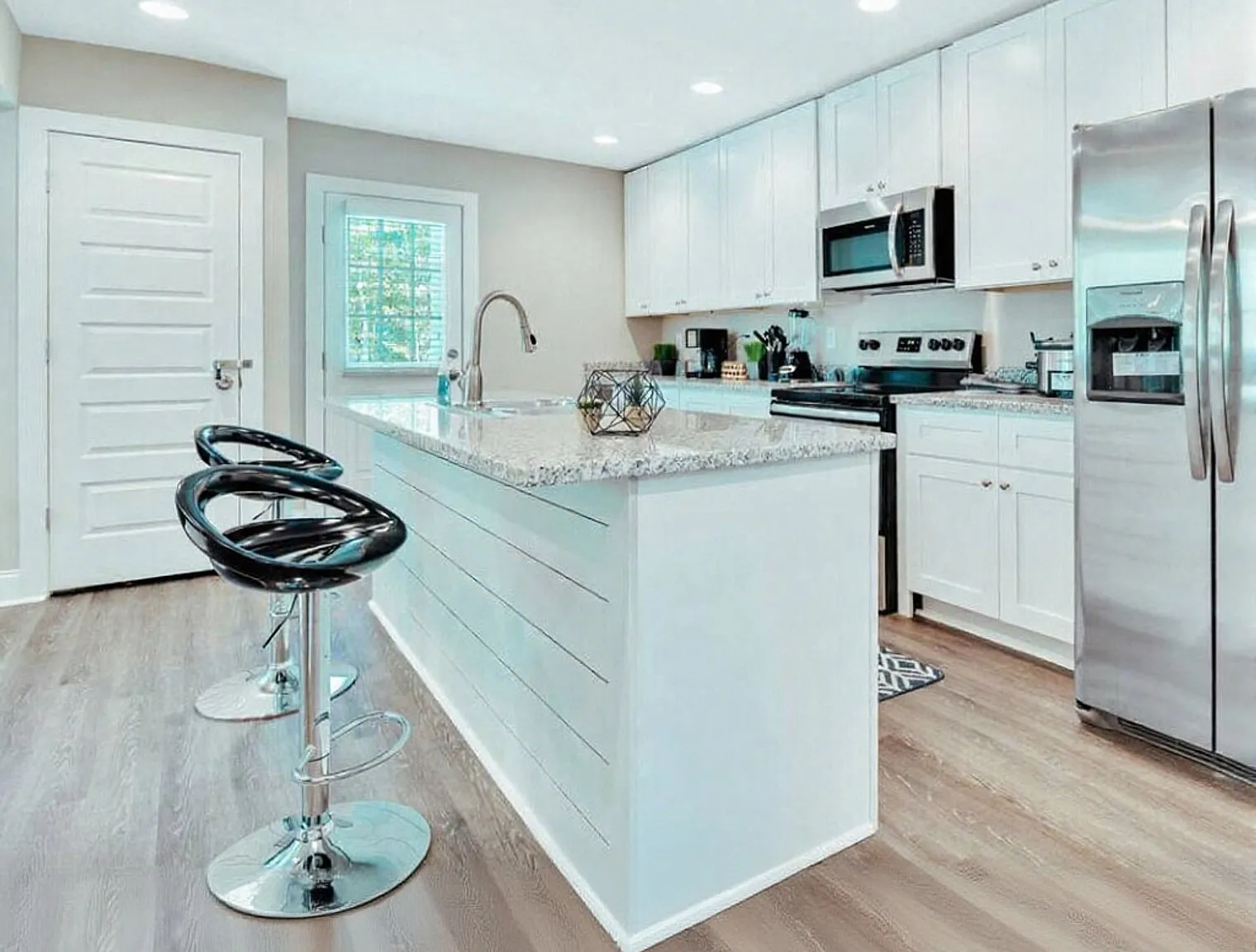4 bed, 2.5 bath, $5,679 — Photo 2