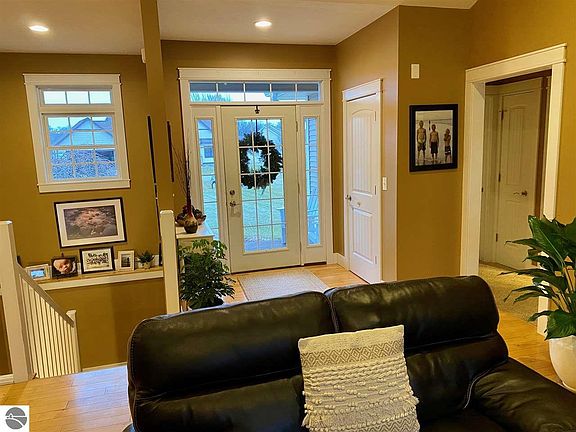 2nd image of 1501 Saffron Cir