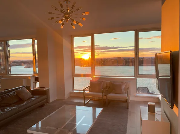 635 West 42nd Street image 17 of 47