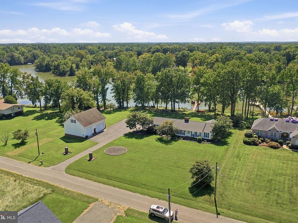 1st image of 88 Canoe Pl