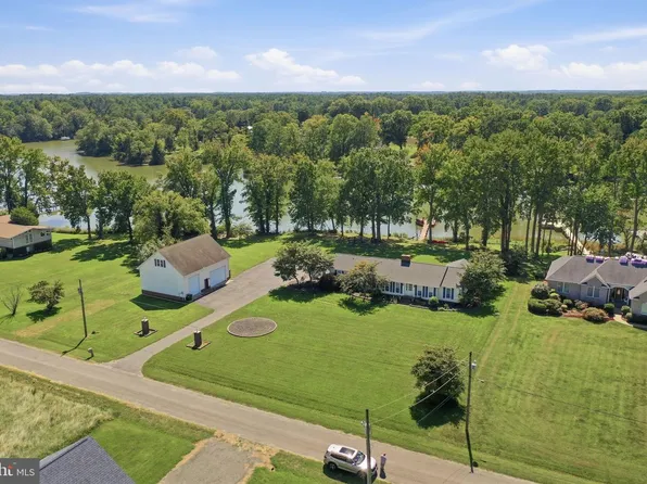 88 Canoe Pl, Montross, VA 22520