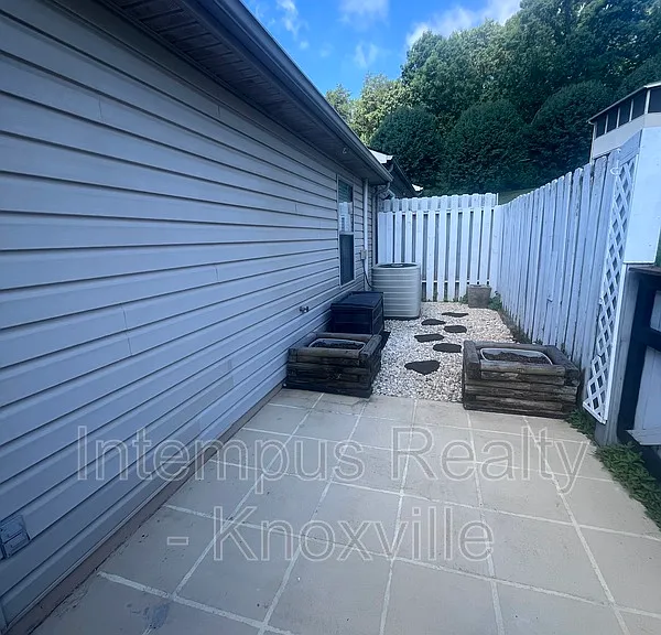 813 Villaview Way — Photo 26
