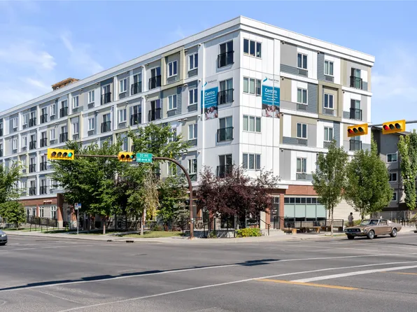 2110 Centre St N #306, Calgary, AB T2E 2T3