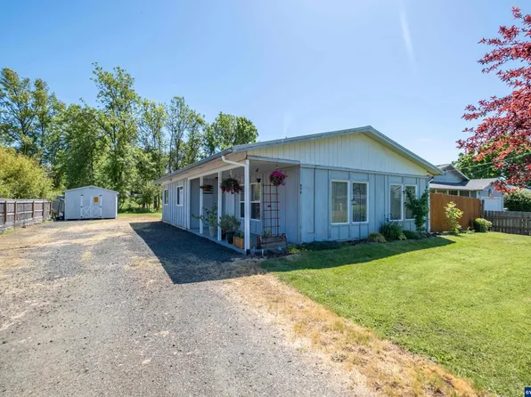 828 Kirk Ave, Brownsville, OR 97327