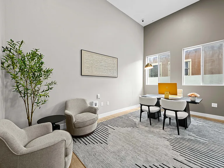 4347 Woodlawn Ave — Photo 3