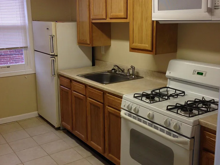 632 Delaware Ave #B — Photo 2