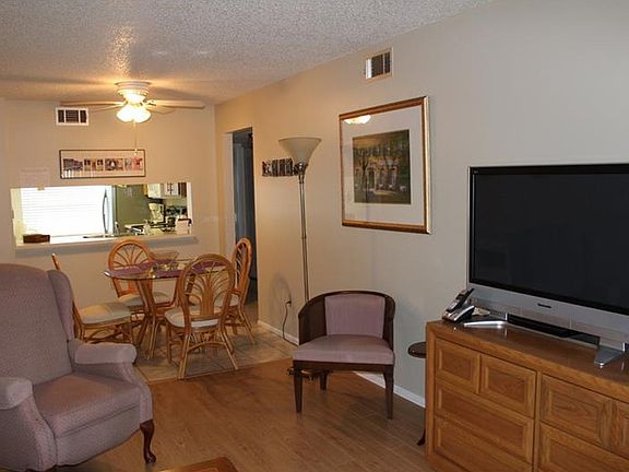 3rd image of 3447 Flossmoor Ave #203