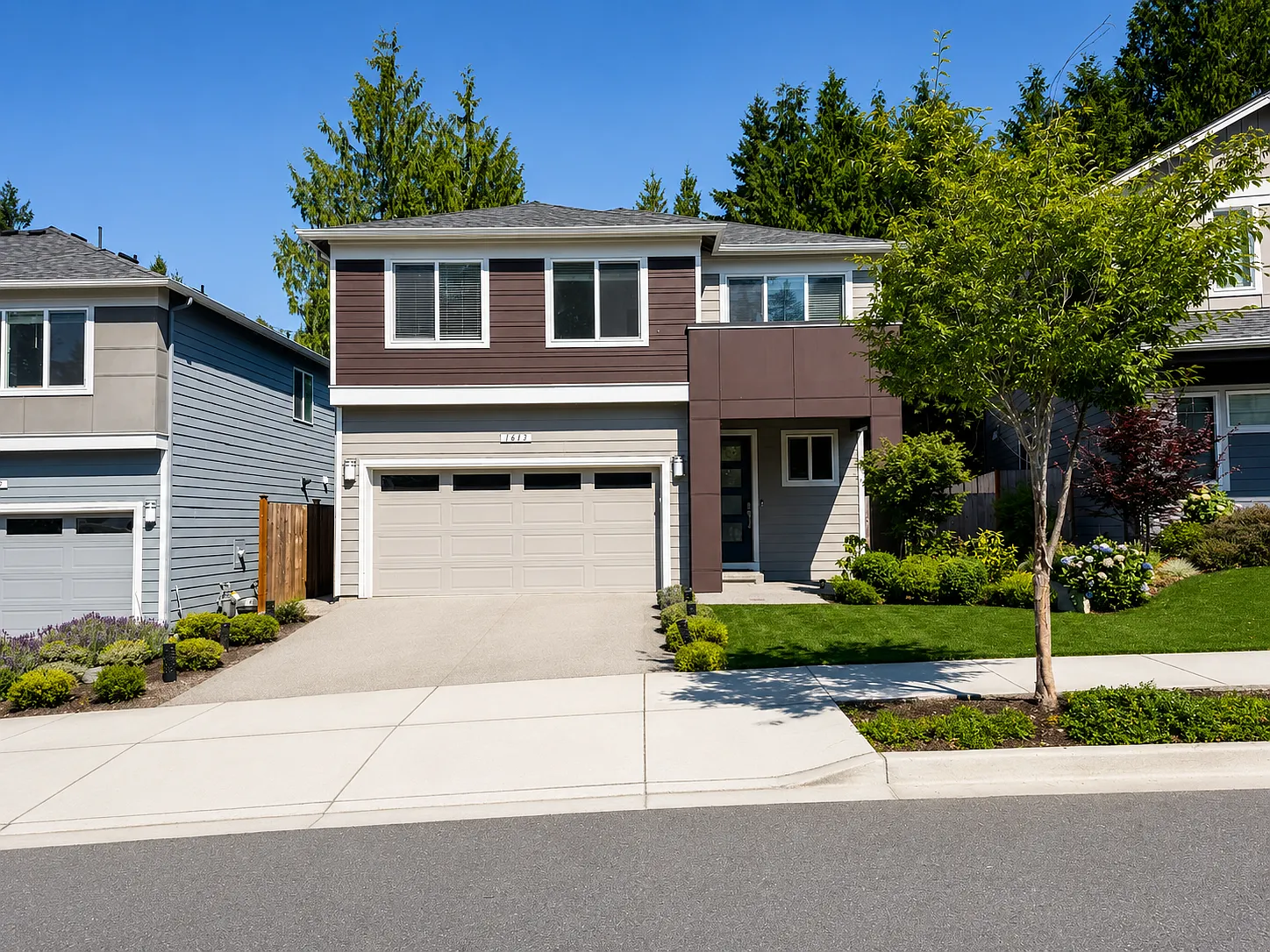 4 bed, 2.5 bath, 2400 sqft, $4,000 — Photo 1