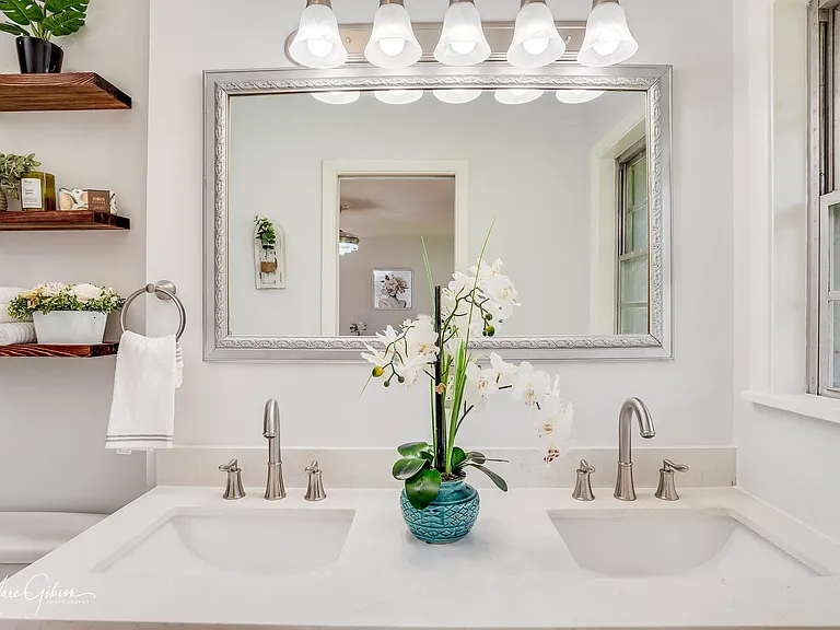 Double sinks in the primary bathroom.