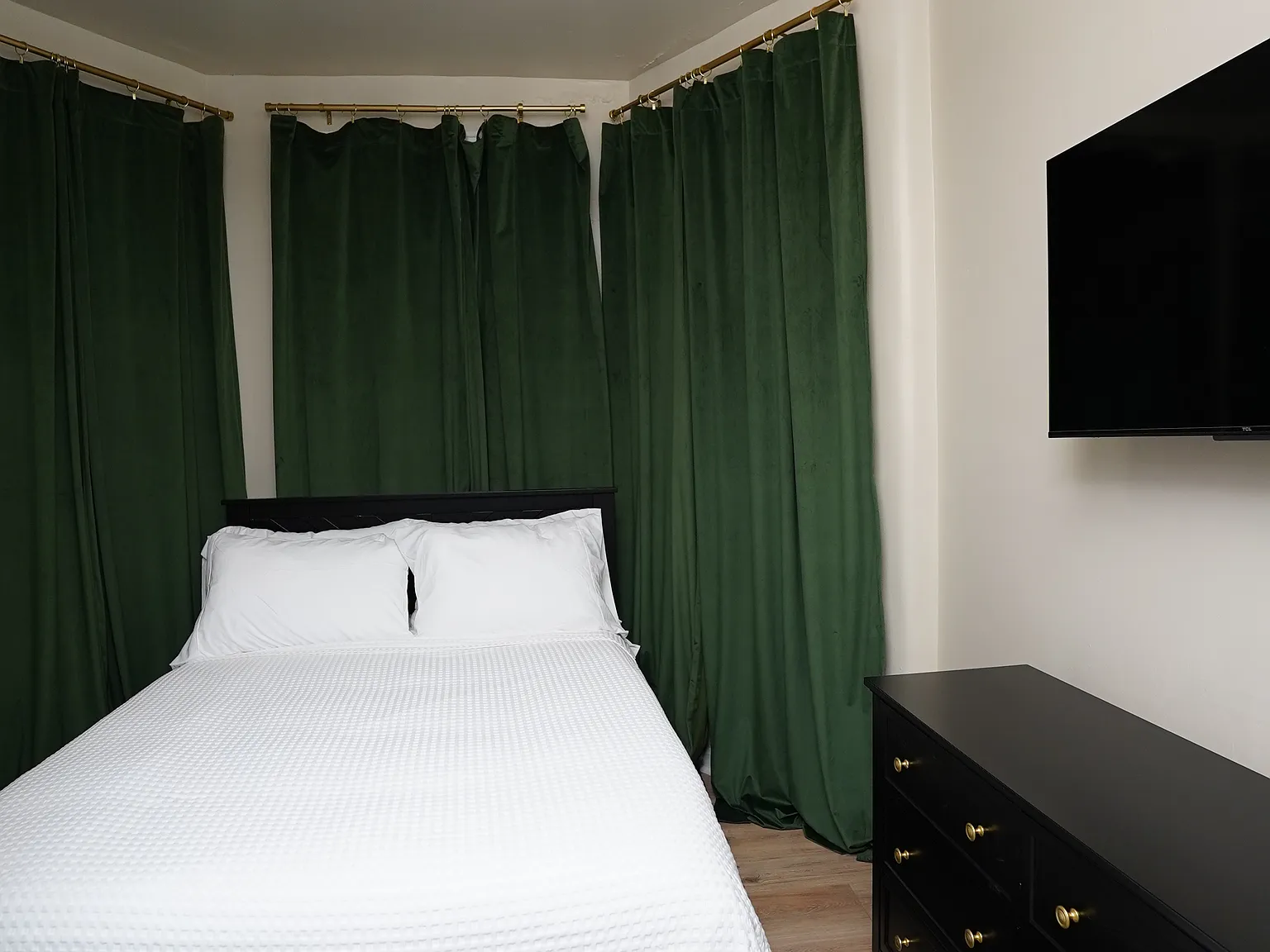 2 bed, $4,400 — Photo 4
