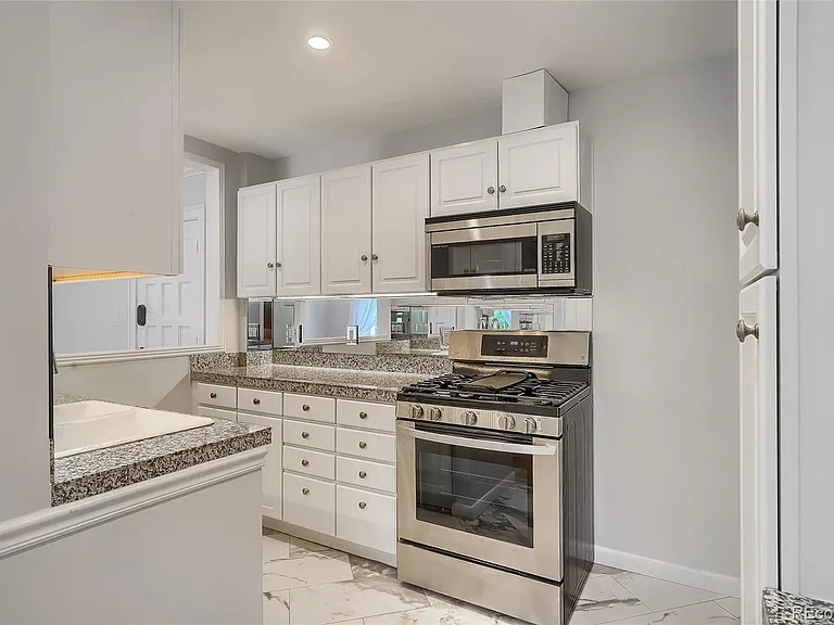 955 N Washington St #7 — Photo 7