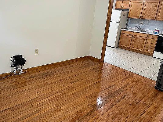 1st image of 2421 29th St APT 3F