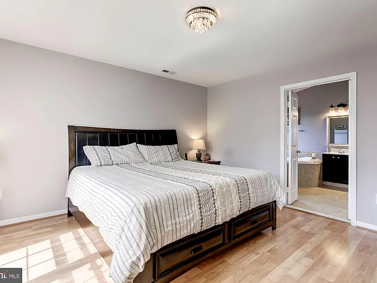 13724 Valley Oak Cir — Photo 24