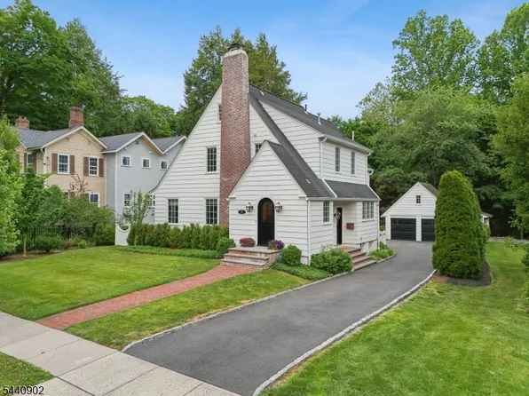 27 Pine Grove Ave, Summit City, NJ 07901