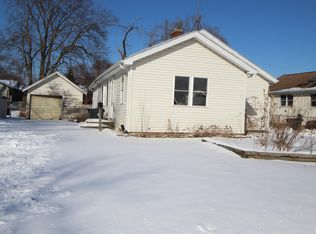 1521 Lake St, Pekin, IL 61554