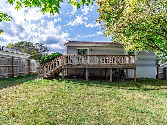 2nd image of 1052 Rosewood Dr