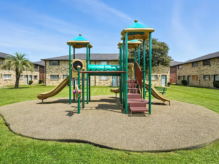 Goodwood Court at Mid-City — Photo 13