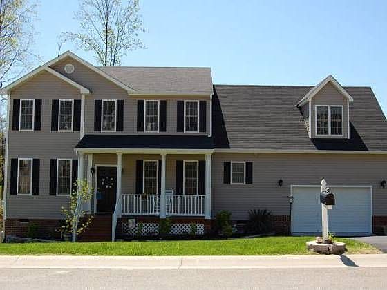 Great home w/2-car garage that has epoxy floor