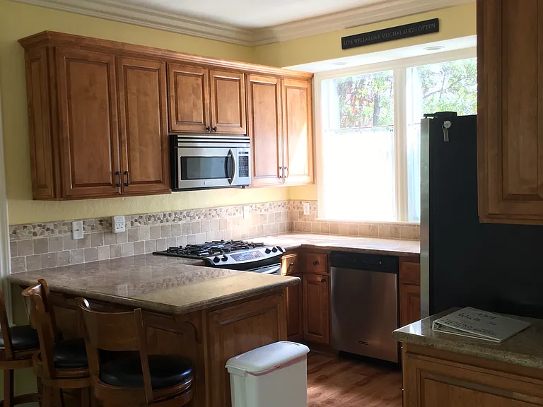 Kitchen - gas range and granite counter tops