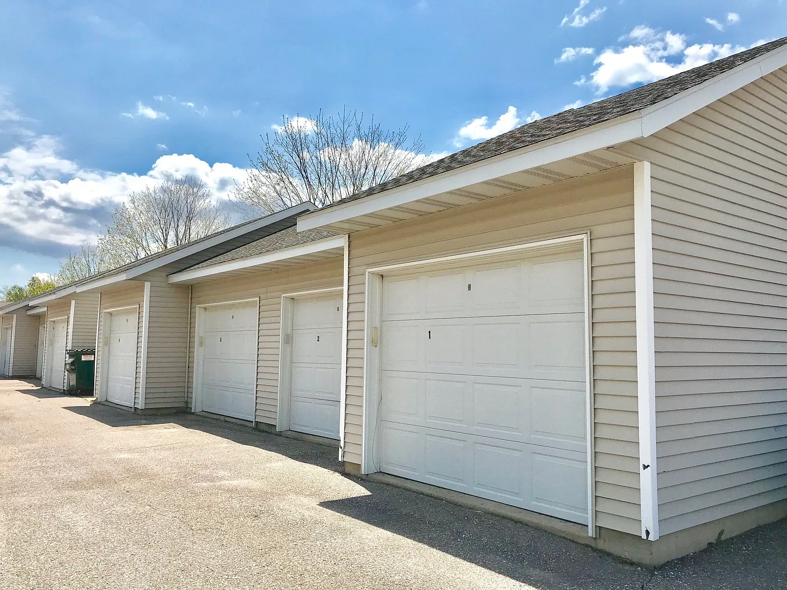 Silver Drive Apartments — Photo 3