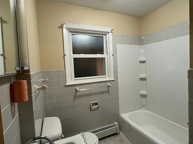 1200 N Linden St — Photo 7