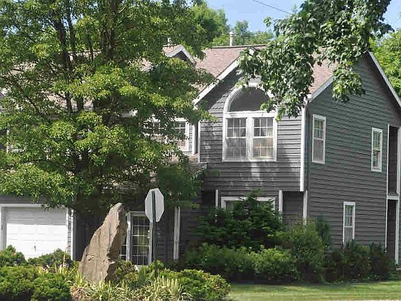 3rd image of 100 Pinebrook Dr