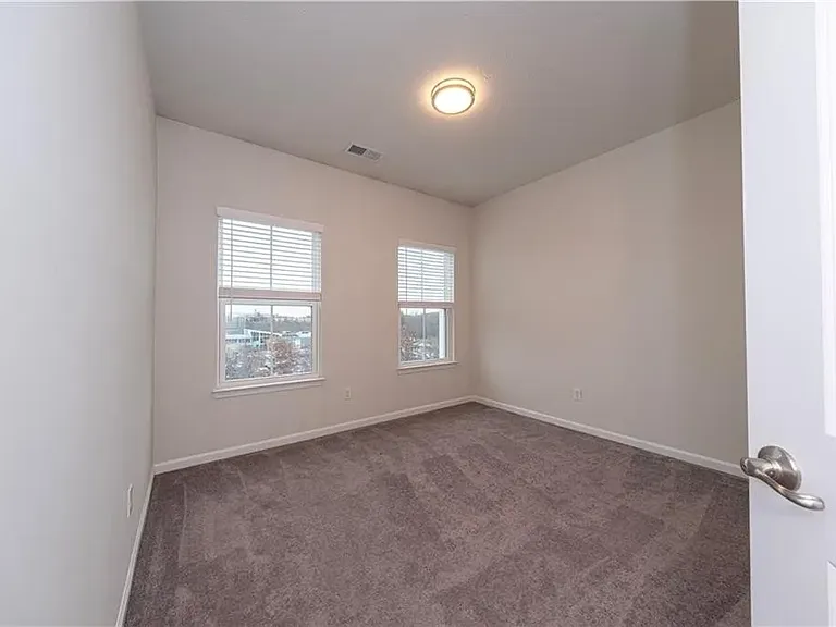 504 Florida Blvd — Photo 20